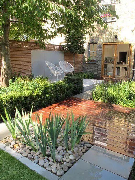 27 Cozy Small Backyard Deck Designs